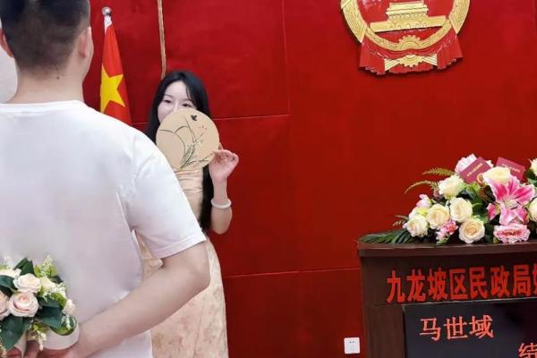 结婚选黄道吉日领证还是婚礼更重要